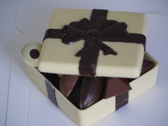 Boîte cadeau de 150g, peut être garnie de 130g de chocolats