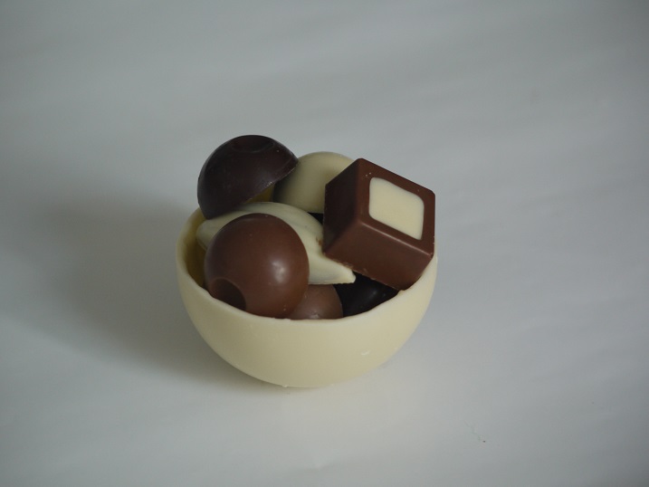 Demi-sphère de 30g, peut être garnie de 70g de chocolats