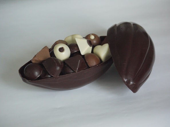 Grande cabosse de 150g, peut être garnie de 300g de chocolats