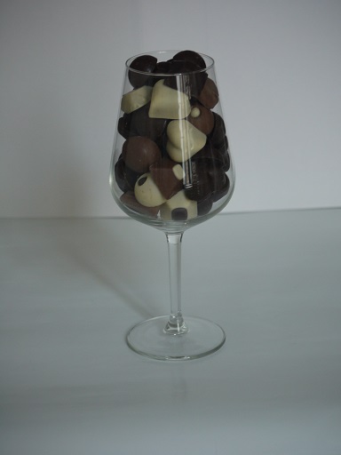 Verre à Bordeaux 4€ pièce, peut contenir jusqu'à 350g de chocolats