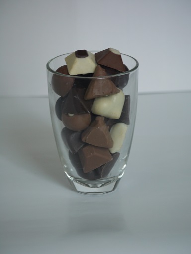 Verre à eau 4€ pièce, peut contenir jusqu'à 250g de chocolats