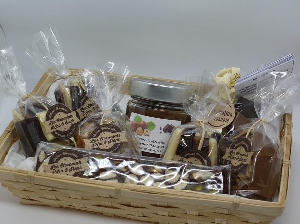 Panier garni avec tous les produits des chocolats d isa et steph, artisan chocolatier Beauvais Oise